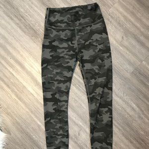 Allfenix camo leggings sz small